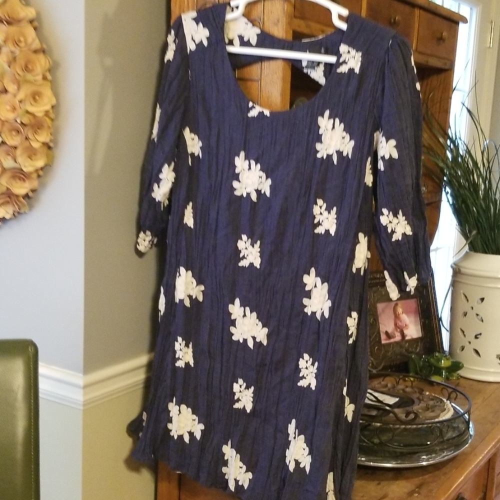 Cute dress with keyhole back